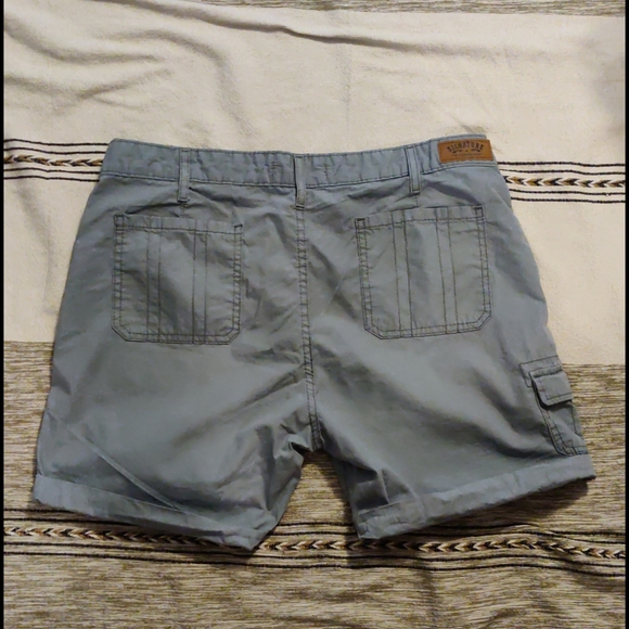 Levi Strauss grey cargo style shorts - Picture 3 of 4